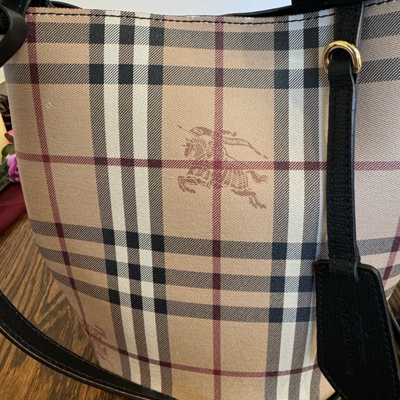 BURBERRY HAYMARKET CHECK COLOURS LORNE BUCKET CROSSBODY - Picture 6 of 14